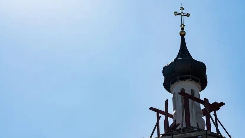 В Подольске освятили крест храма‑колокольни при Знаменском храме