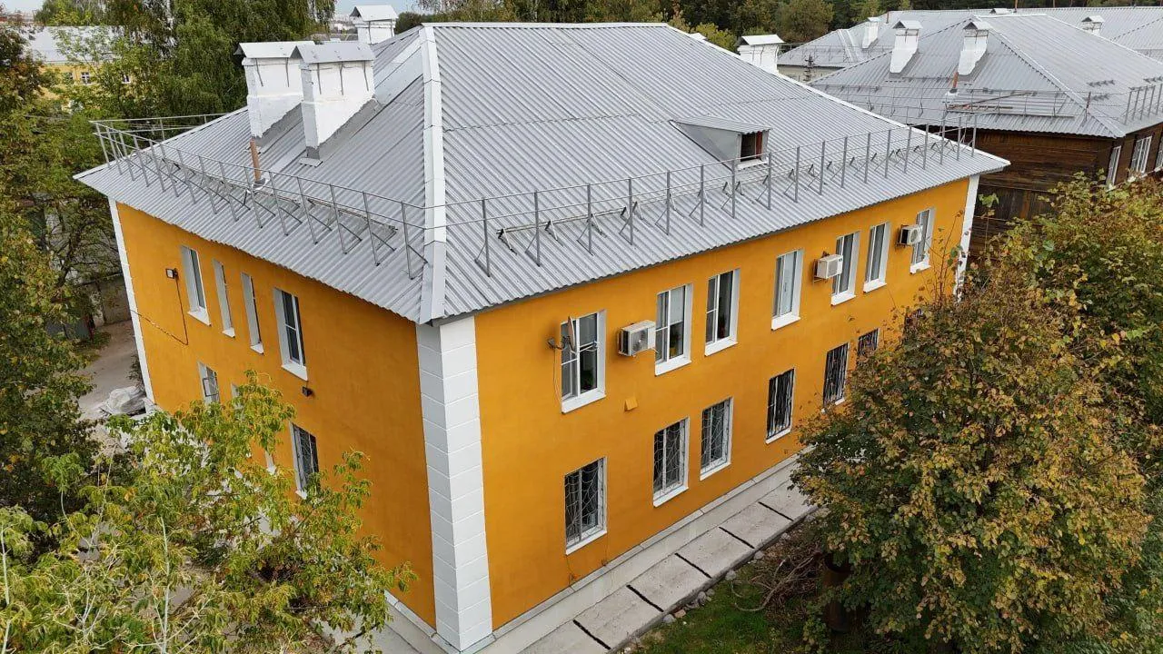 В Серпухове на улице Калинина фасады домов окрасили в яркие тона