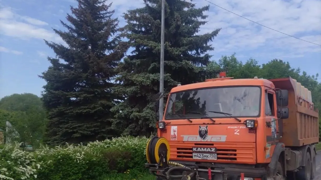Коммунальные службы Долгопрудного усилили полив дорог