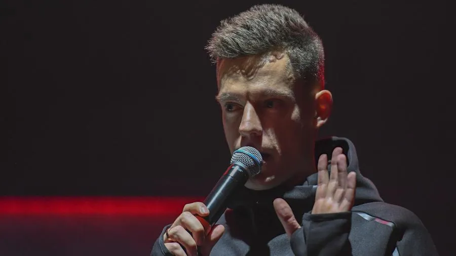 Блогеру Юрию Дудю* запретили снимать видео и вести соцсети