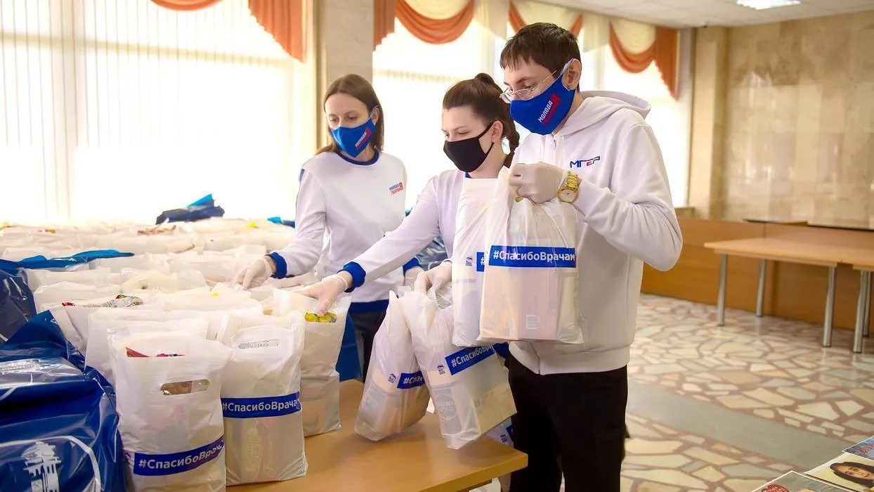 Чайные наборы передали медикам Подольска, работающим с зараженными коронавирусом