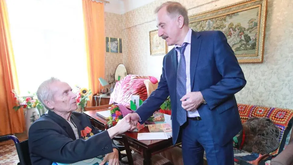 Глава Люберец поздравил с ветерана ВОВ с 90‑летием