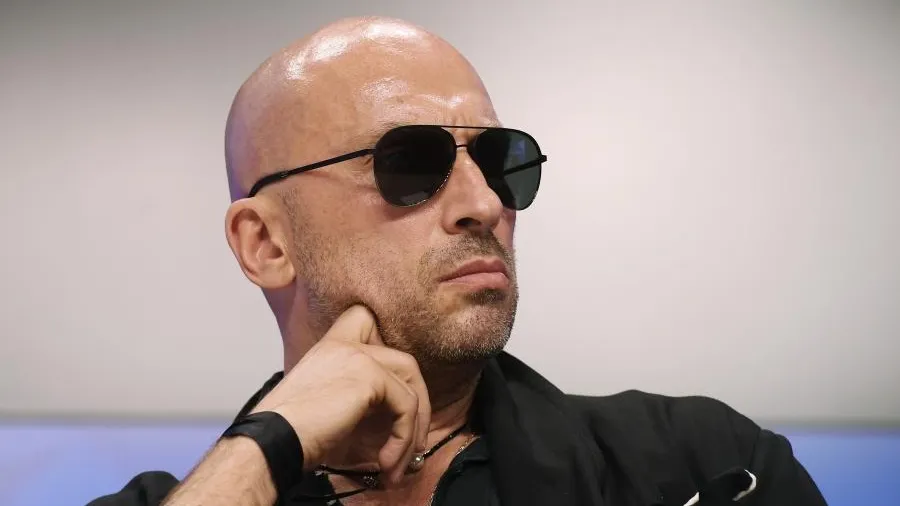 Актер Дмитрий Нагиев травмировал голень во время спектакля «Кыся»