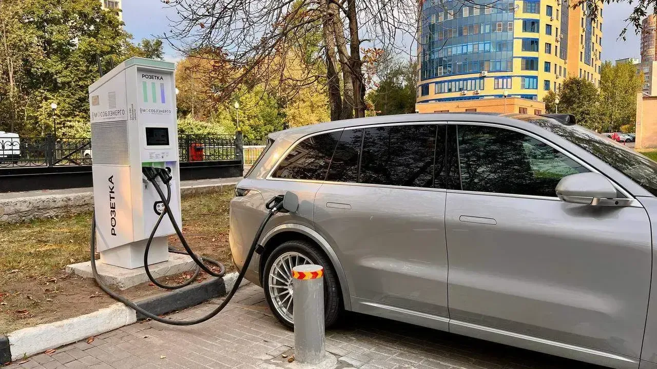 В Подмосковье 425 ЭЗС «Мособлэнерго» передадут оператору PUNKT E