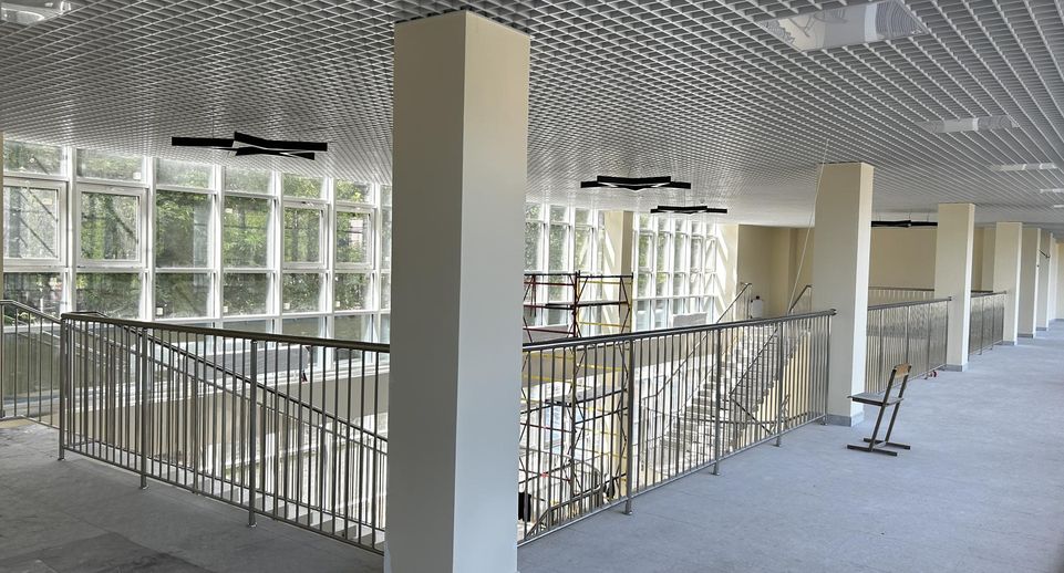 Светильники установили в центральном холле ДШИ Королева