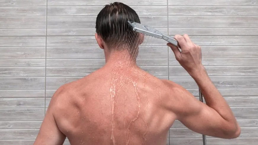 Гной, свищи и рубцы: если не мыть подмышки, можно заработать страшную болезнь