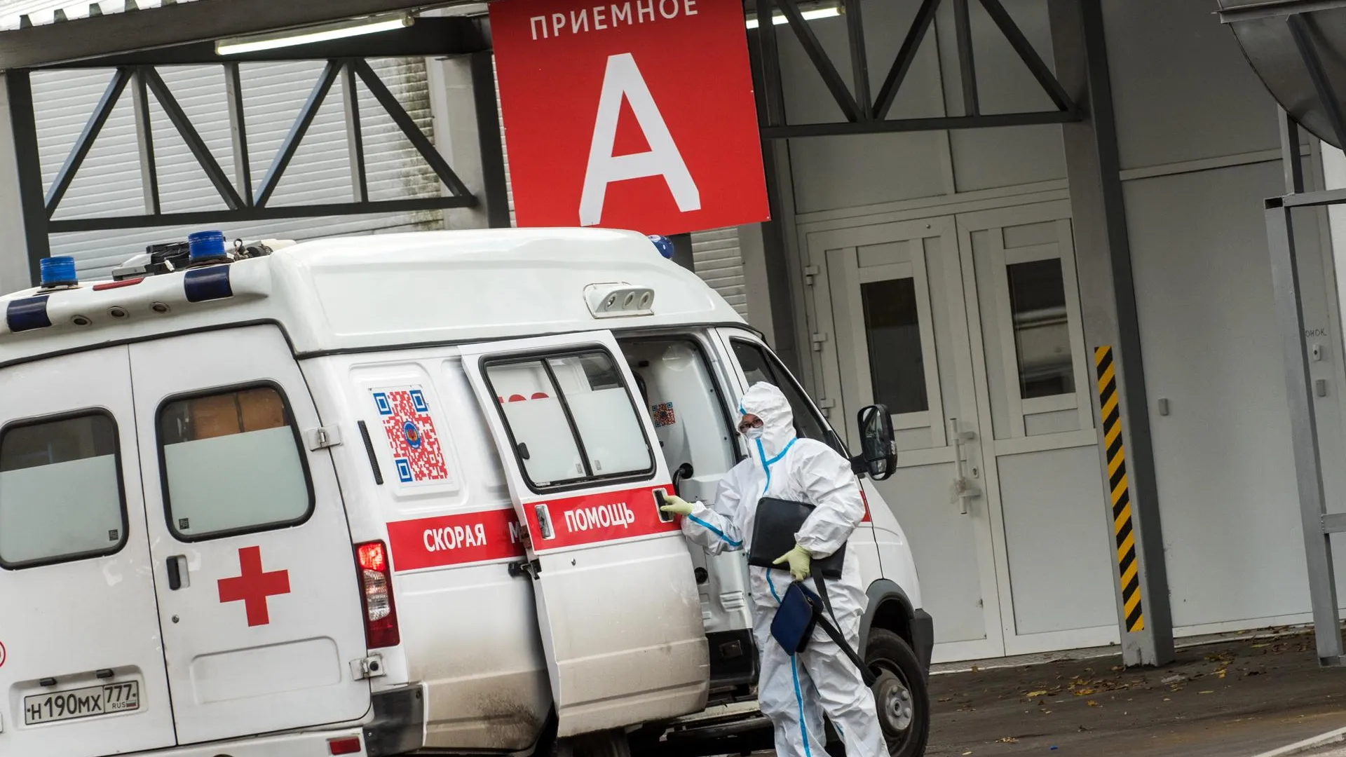 Число вызовов скорой помощи в Подмосковье достигло 14 тыс в сутки