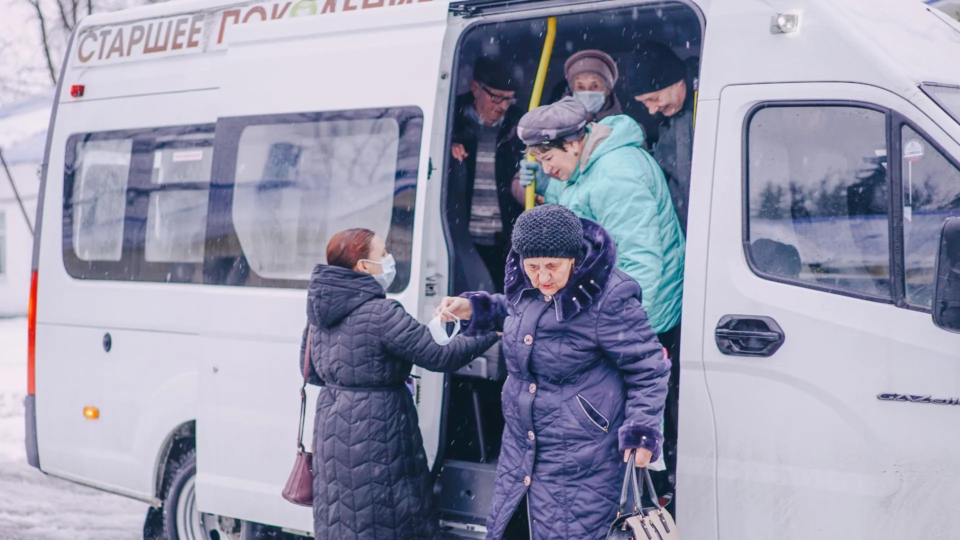 В 2023 г на диспансеризацию доставили 6 тыс пожилых людей, проживающих в селах Подмосковья