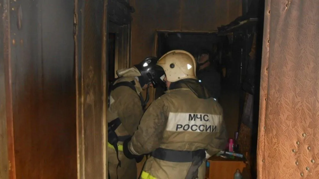 Многоквартирный дом горит в округе Щелково