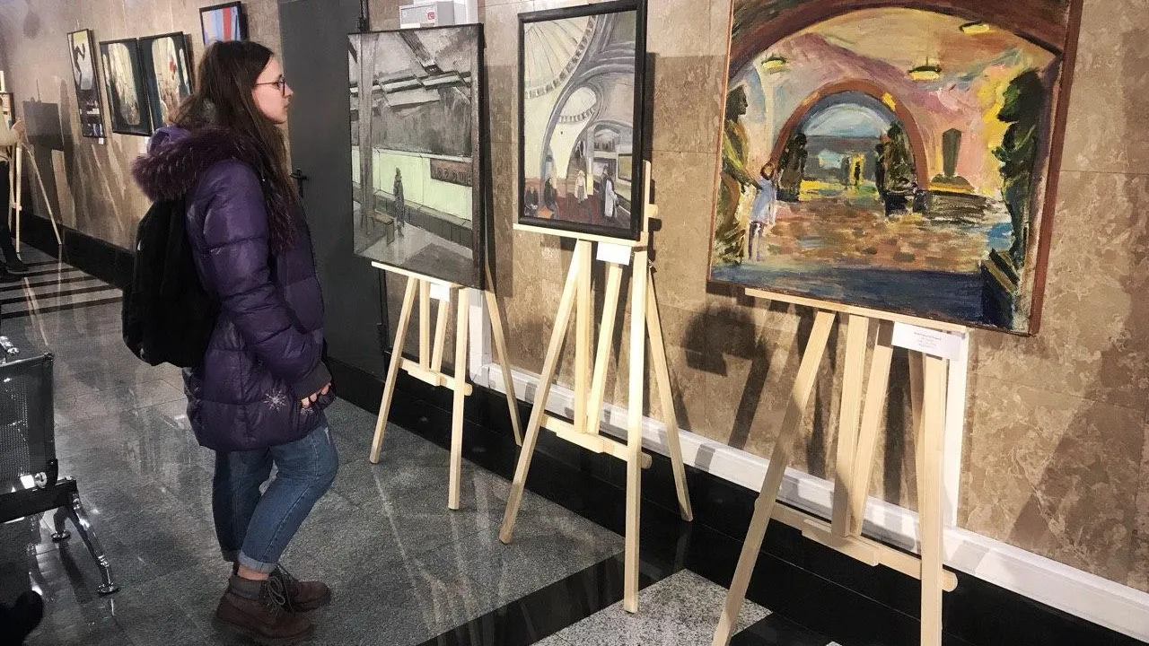 Выставка «Сезон метро. На станциях» открылась в столичной подземке