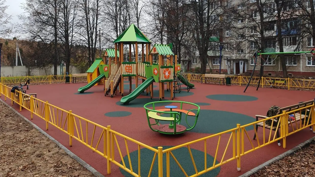 В Домодедове завершили строительство детской площадки