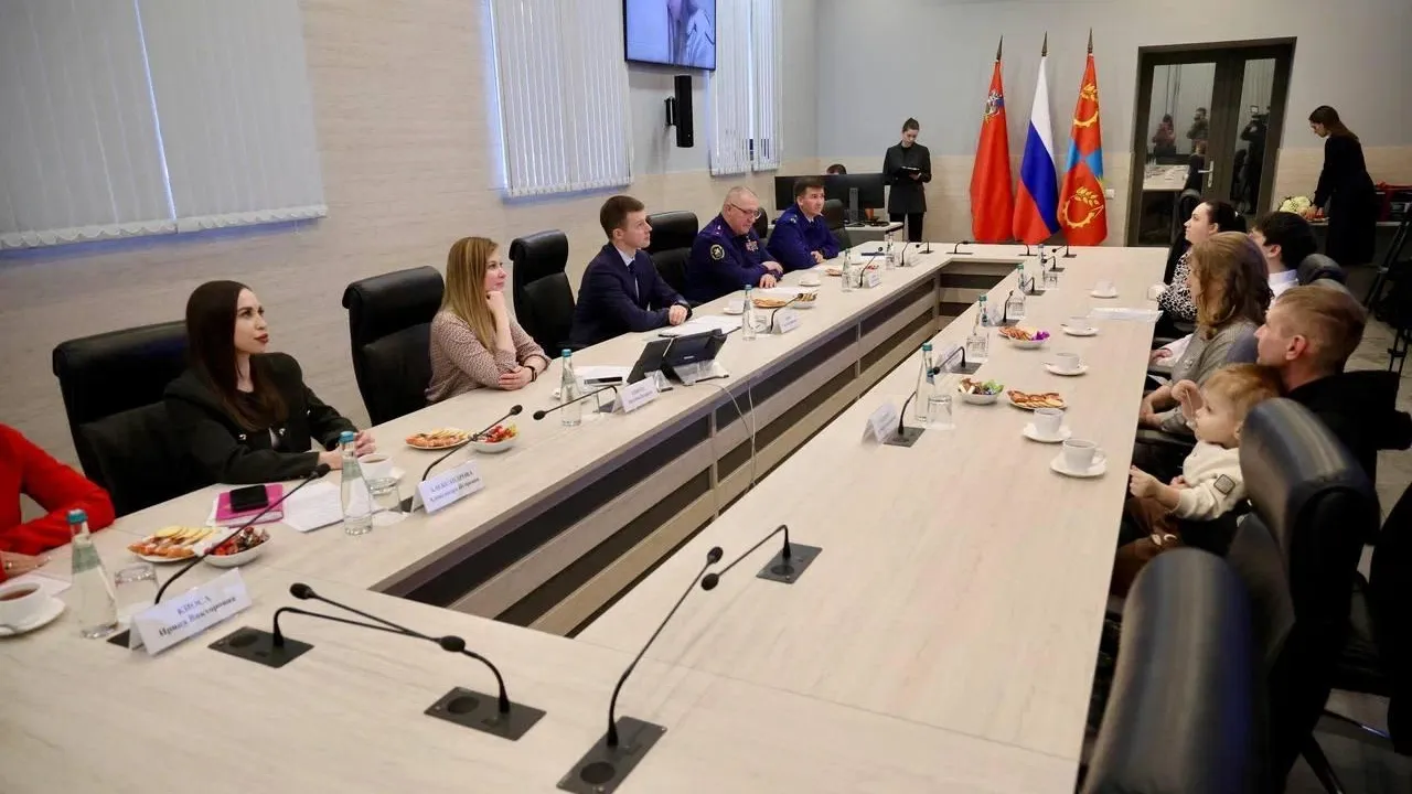 Двое детей-сирот получили ключи от собственного жилья в Балашихе