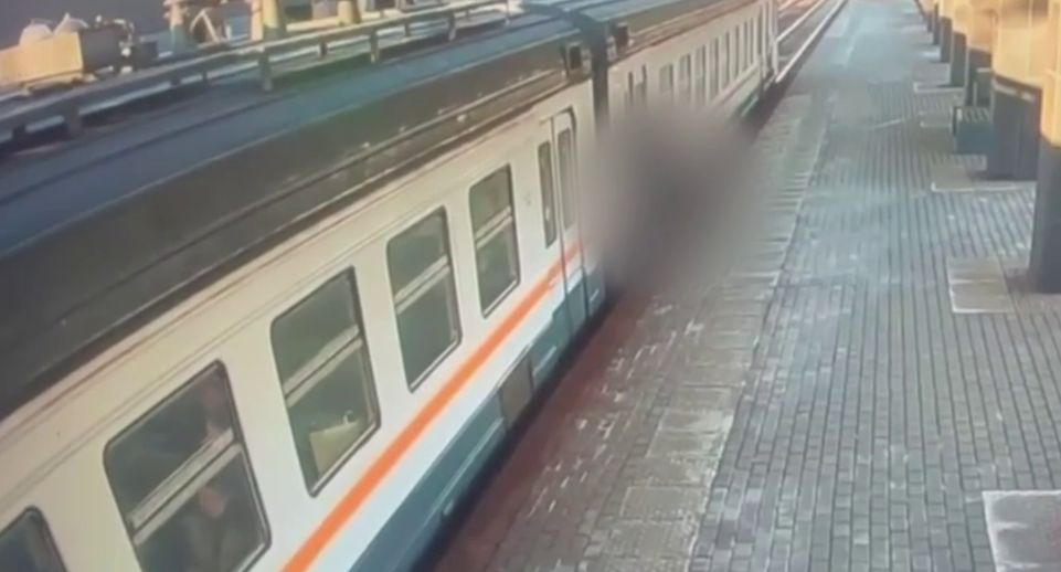 Подростка зажало дверьми электрички на МЦД-4 в Москве, он получил травмы