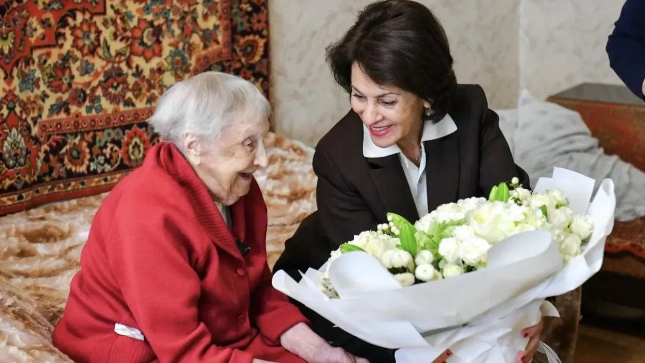 Глава Химок поздравила труженицу тыла со 102-летием 24 сентября