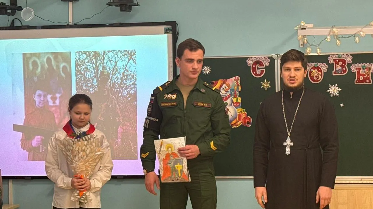 Участник СВО лично поблагодарил школьницу за рисунок