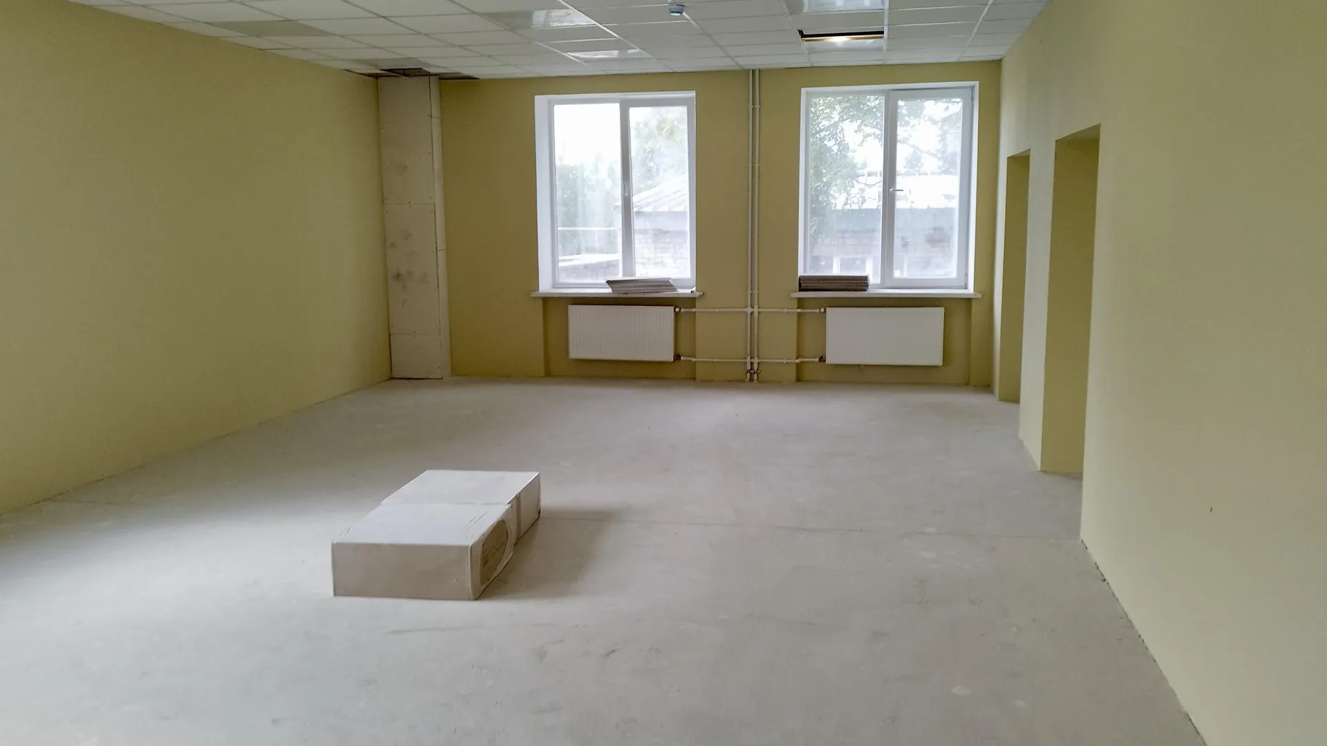 Подмосковные специалисты восстанавливают школу‑интернат в Мариуполе