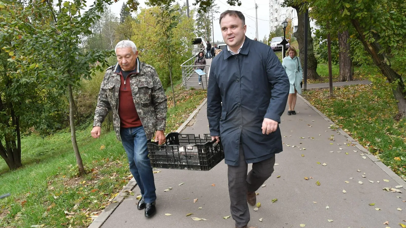 Белых амуров выпустили в озеро во Власихе