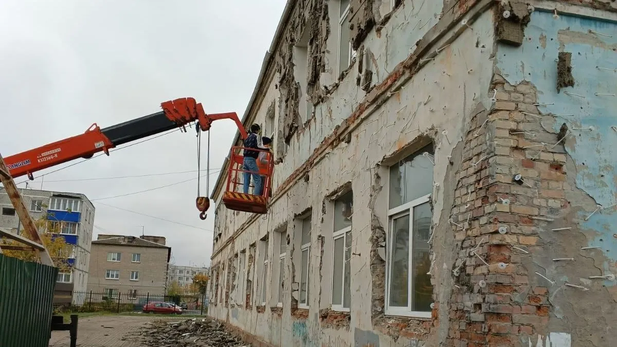 Демонтажные работы завершили наполовину в одной из школ Богородского округа