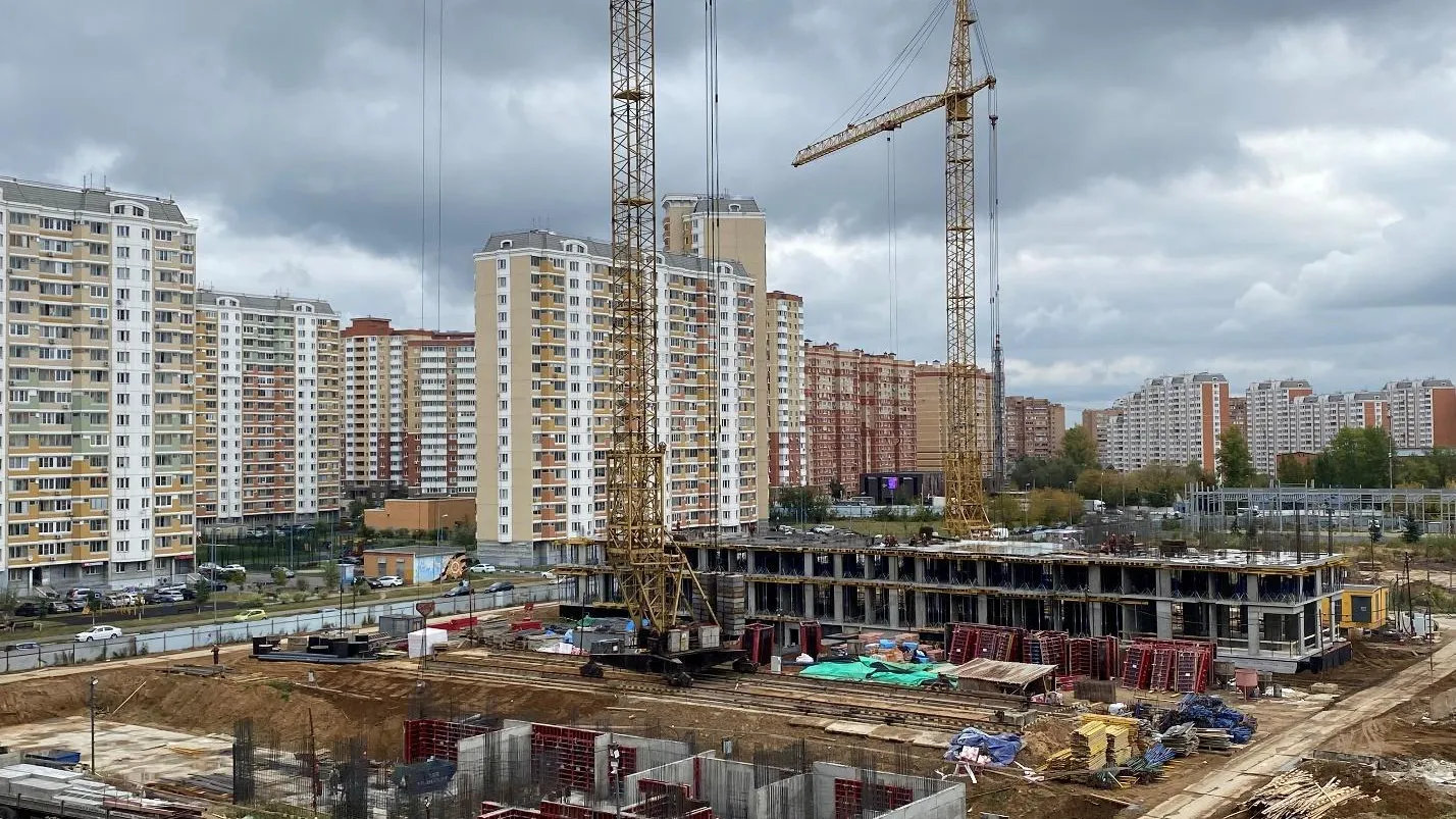В Балашихе продолжается строительство современного ЖК «Героев»