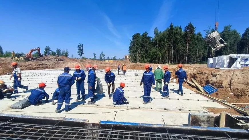 В будущей школе в ЖК «Лесобережный» округа Красногорск приступили к монтажу конструкций