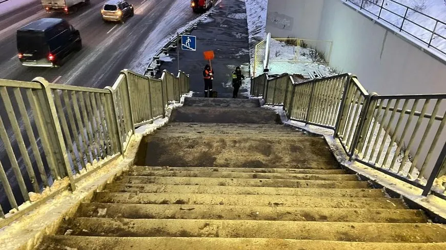 Мост возле станции МЦД‑2 Пенягино в Красногорске почистили от снега и наледи