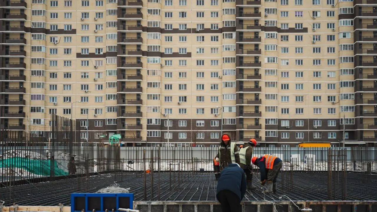 Глава Лосино-Петровского проверил ход строительства школы в мкр Лукино-Варино