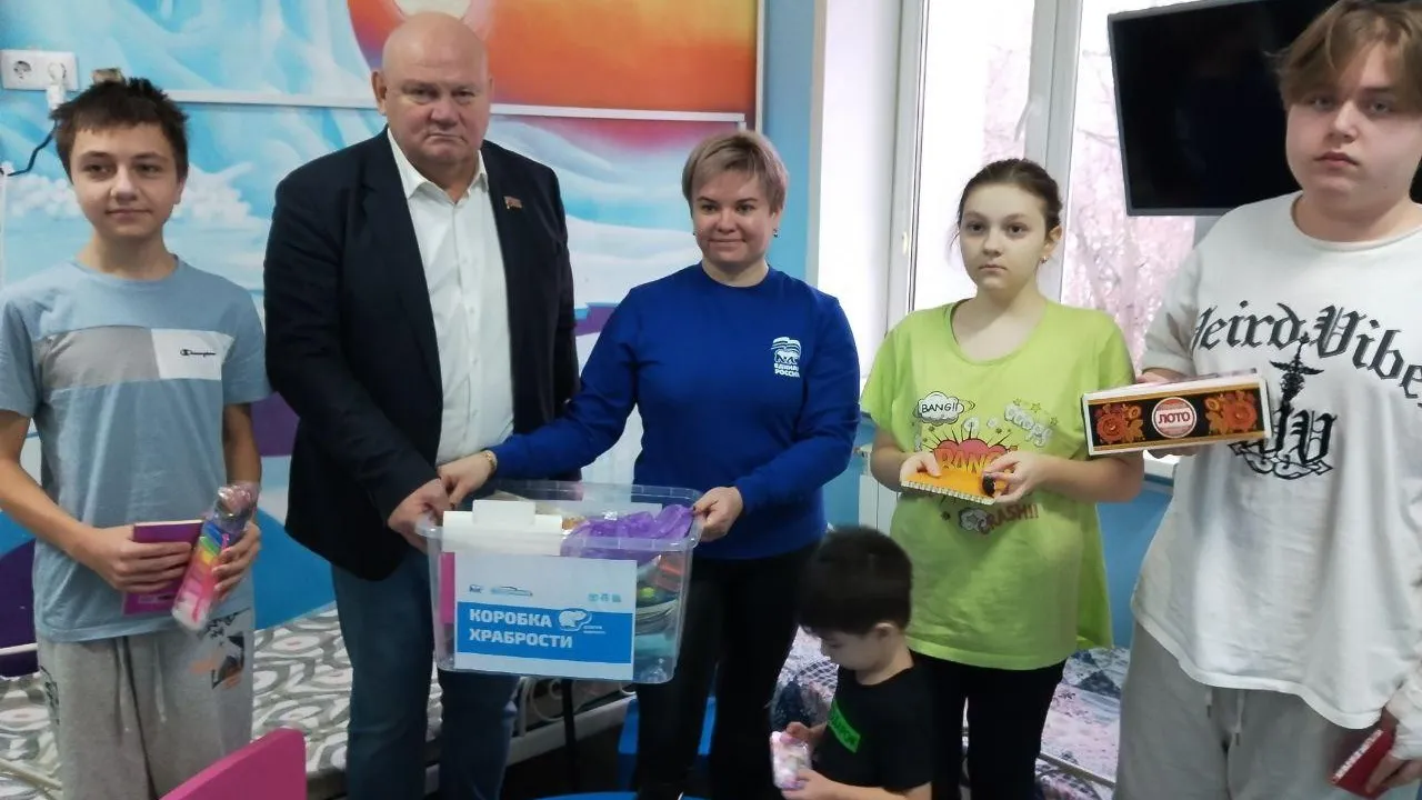 Юные пациенты больницы Балашихи получили подарки из «Коробки храбрости»