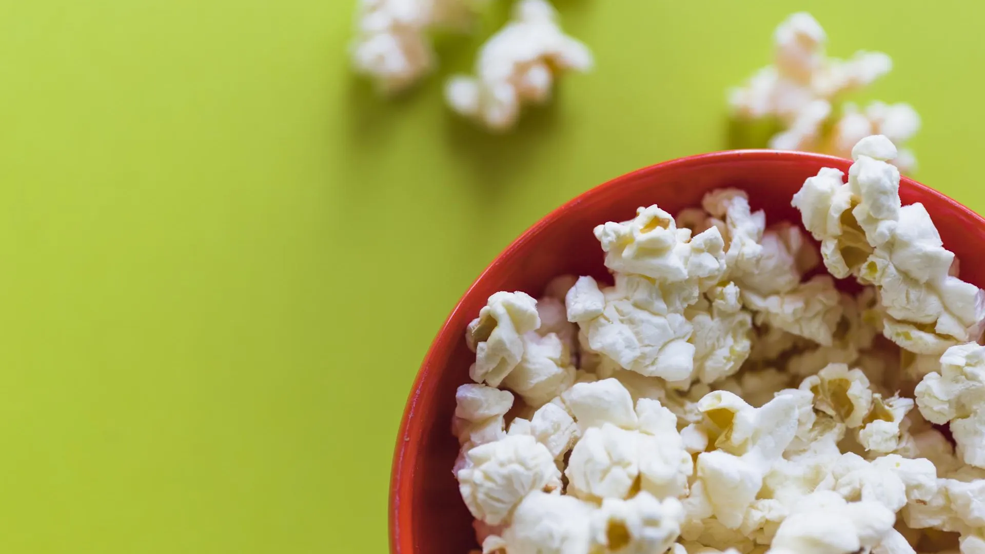 Россиянам рассказали, чем попкорн полезен и опасен для здоровья