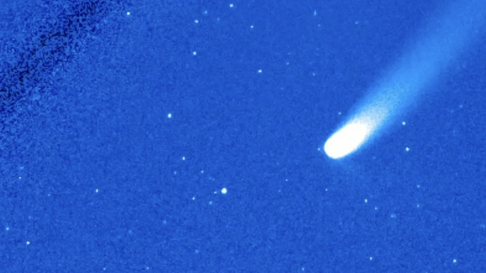 Ученые в замешательстве: у кометы C/2025 R3 внезапно сформировался второй хвост