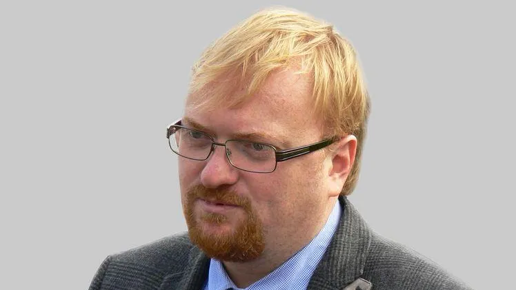 Милонов предложил остановить прием посылок из Китая в Россию