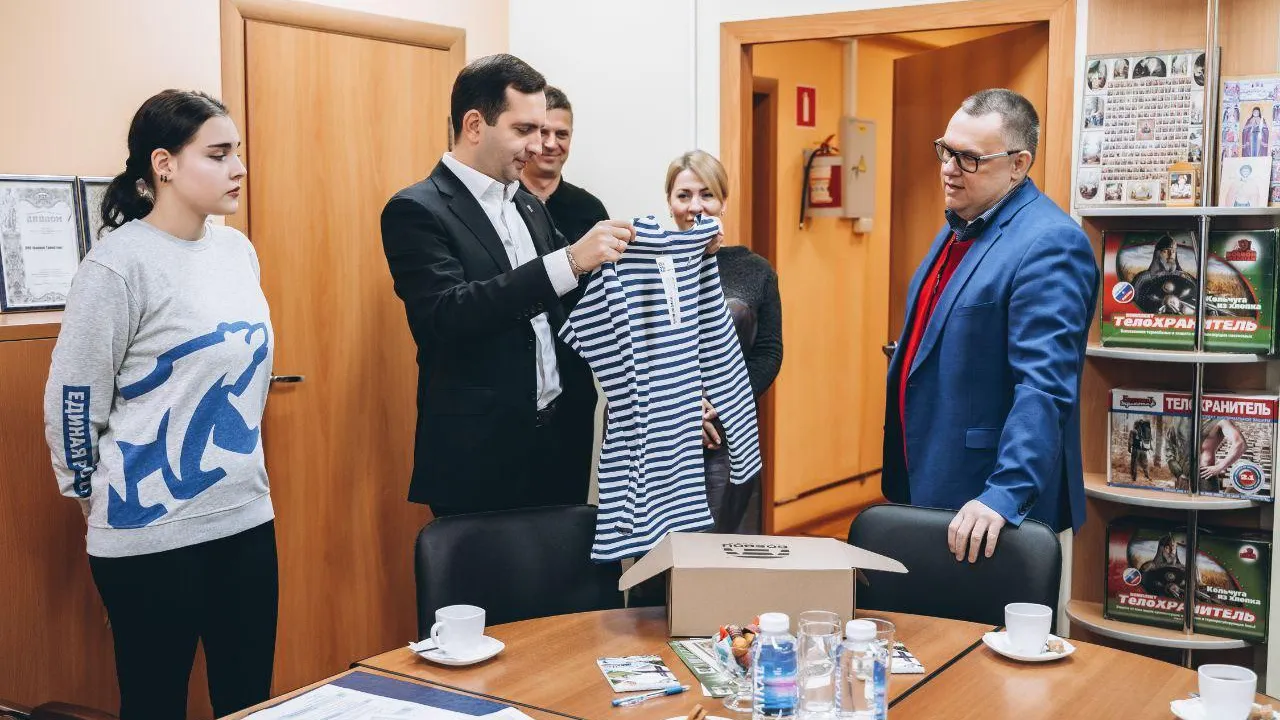 Глава Щелкова посетил предприятие «Боевой трикотаж»