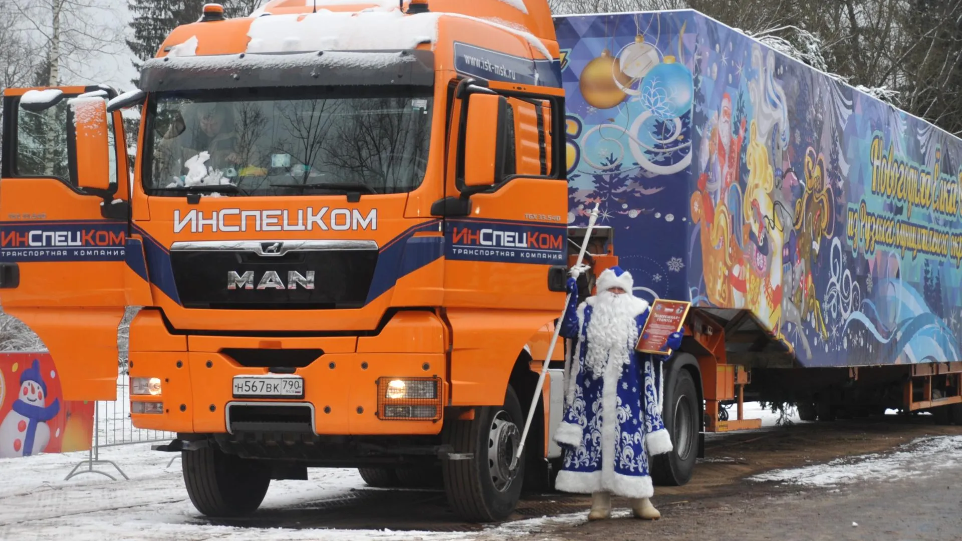 Главная новогодняя ель страны отправилась в Кремль