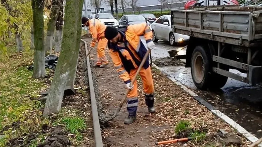 Подход к автобусной остановке начали обустраивать в микрорайоне Климовск Подольска