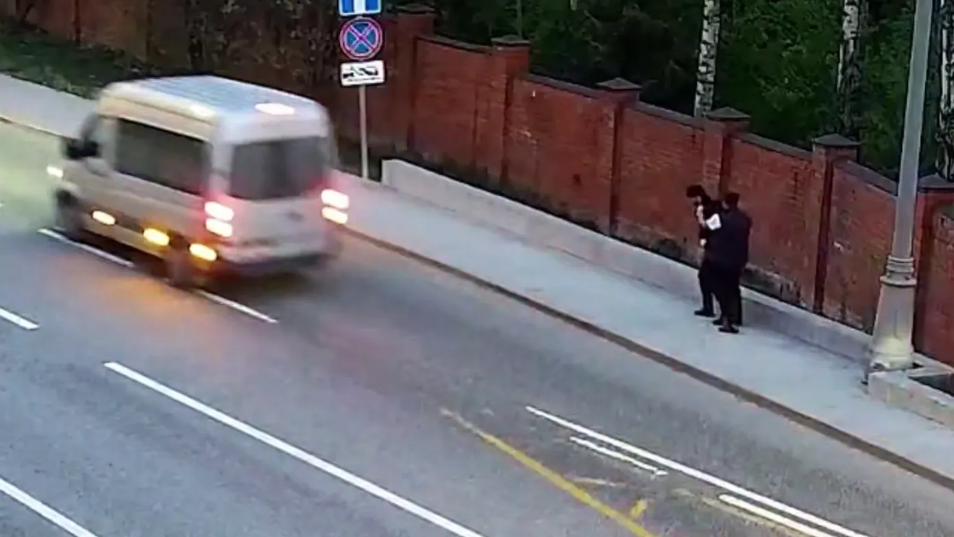 Воры в Москве подрались прямо во время похищения денег — видео