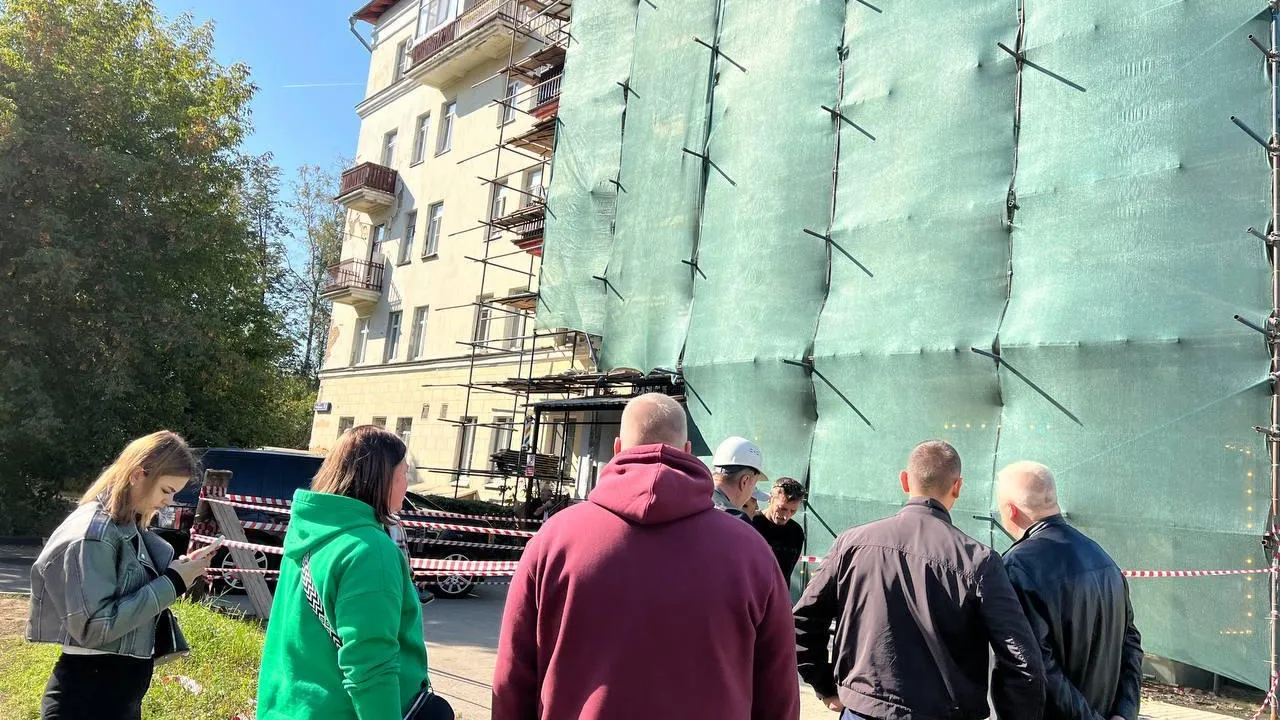 Депутат Мособлдумы Ефимов проверил ремонт дома в Балашихе