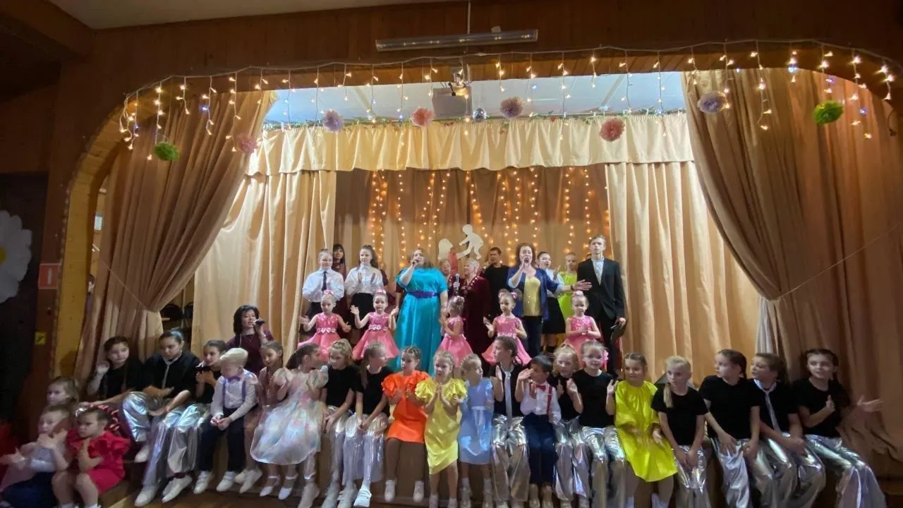 В Орешках прошел праздничный концерт, посвященный Дню матери