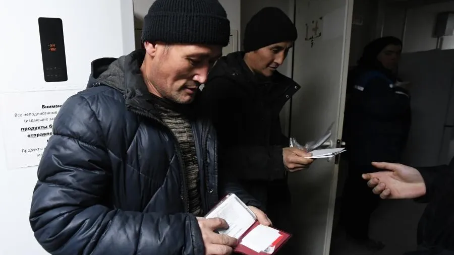 В Мариуполе прошел рейд по поиску нелегальных мигрантов, восьмерых выдворили из РФ