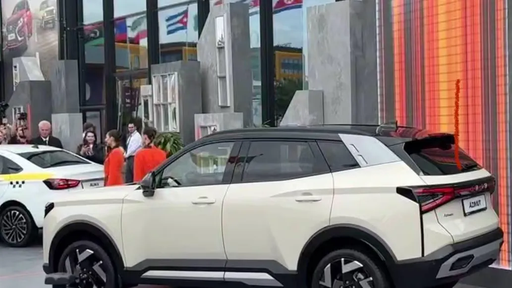 АвтоВАЗ представил новый кроссовер Lada Azimut: "под капотом точно не карлики?"