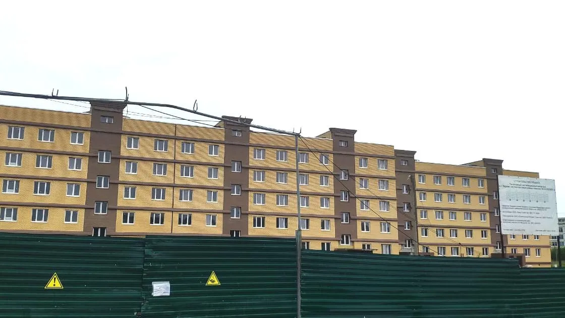 Строительство дома для переселенцев из аварийного жилья в Яхроме завершили на 95%