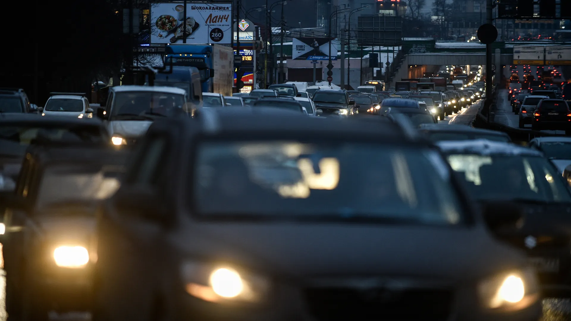 Семибалльные пробки образовались в Москве во вторник вечером