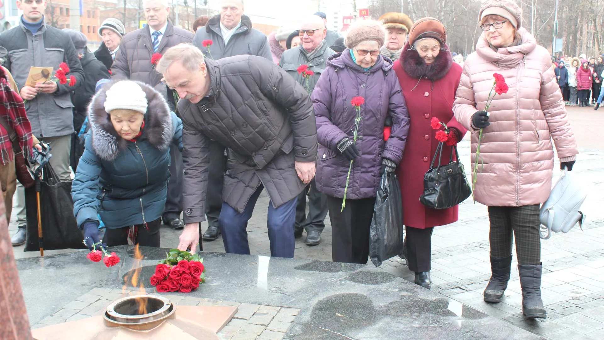 Глава Люберец возложил цветы к Вечному огню в честь 76‑летия снятия блокады Ленинграда
