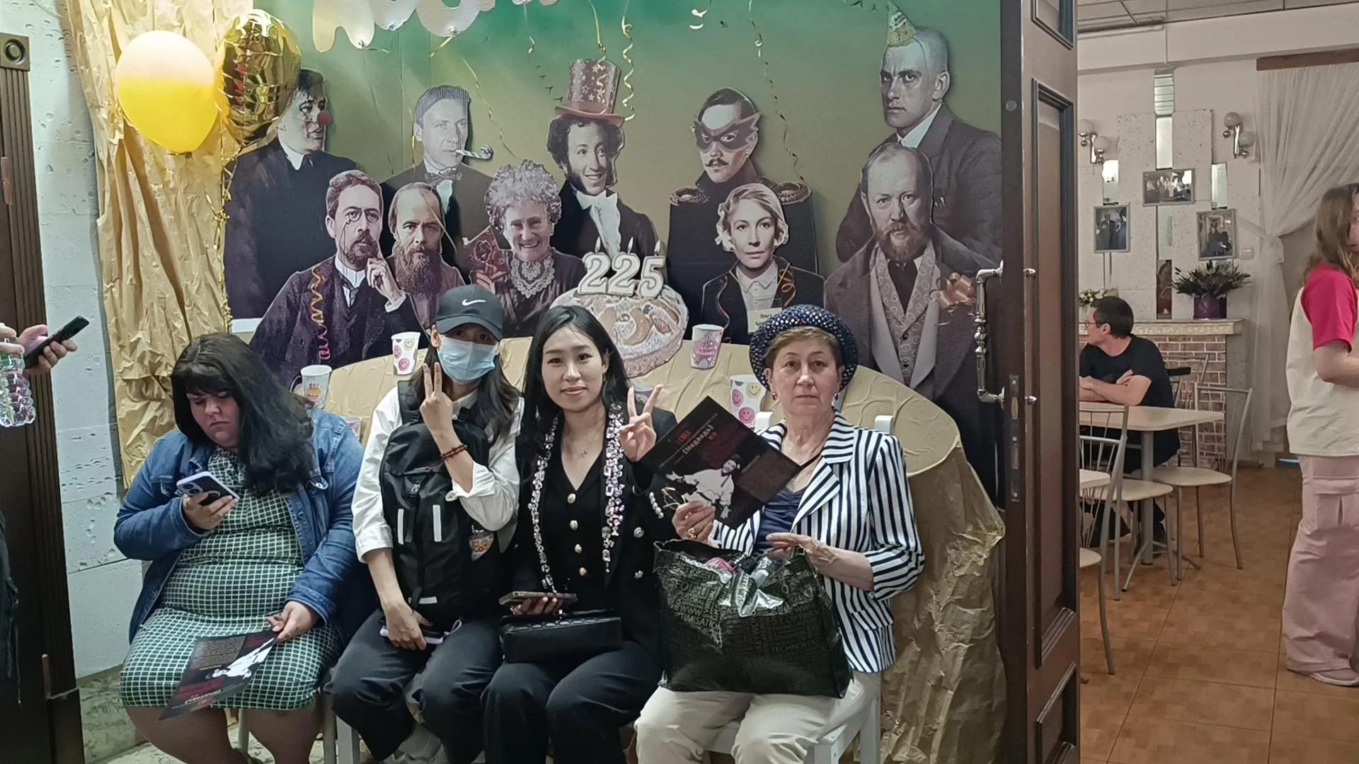 Спектакль «Медведь» по Чехову поставили китайские артисты в Лобне
