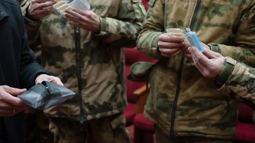 Военные получили от компании из округа Пушкинский мобильные комплекты средств гигиены