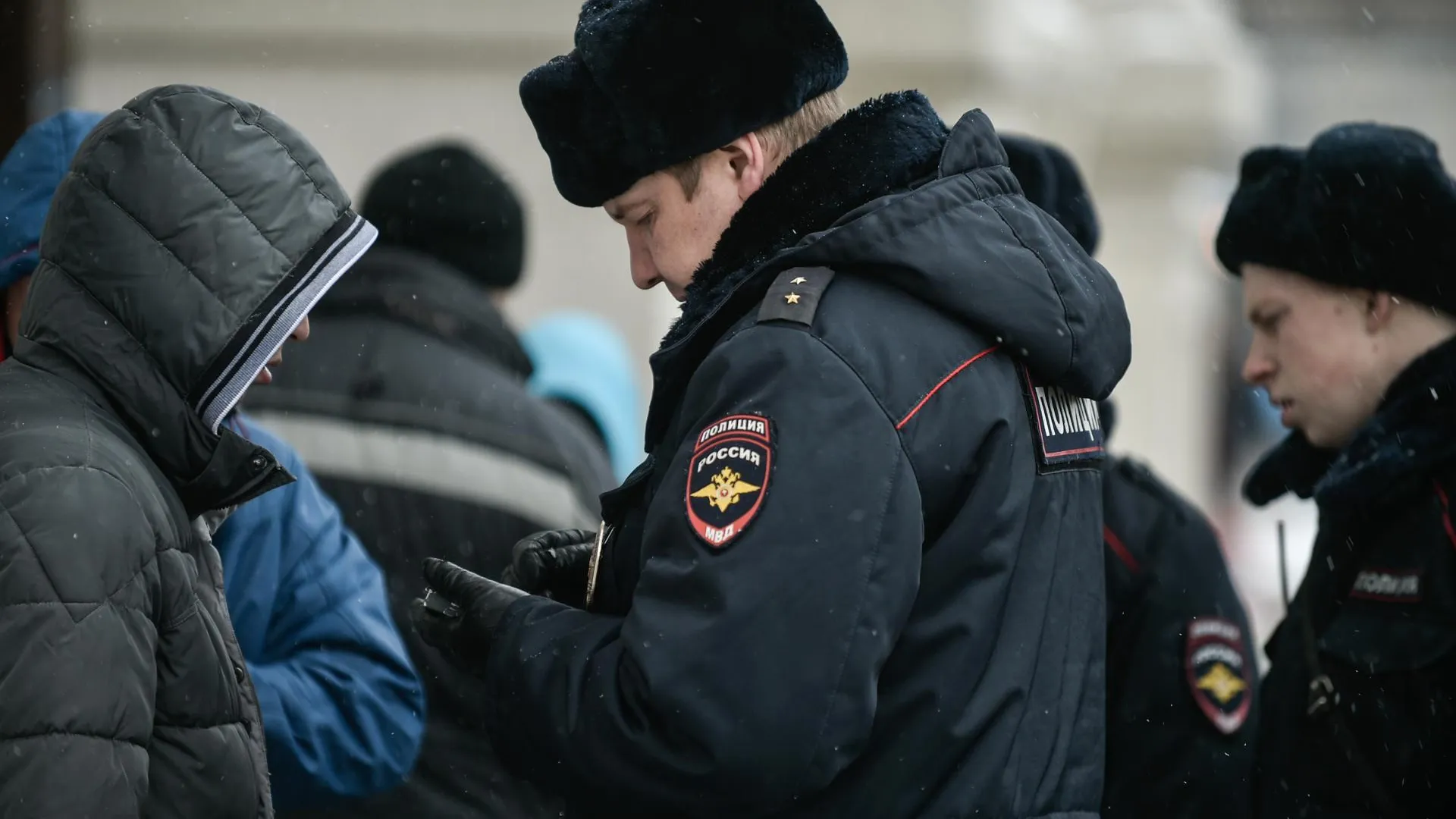 Более 300 объектов строительства и торговли проверили в Серпухове в ходе рейда «Нелегал»