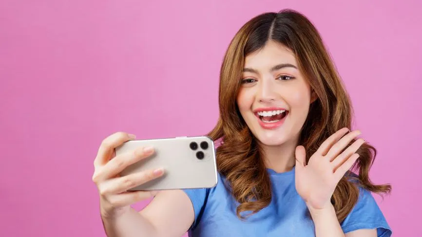 Стало известно, готовы ли россиянки показывать свою жизнь в соцсетях в 2026 году