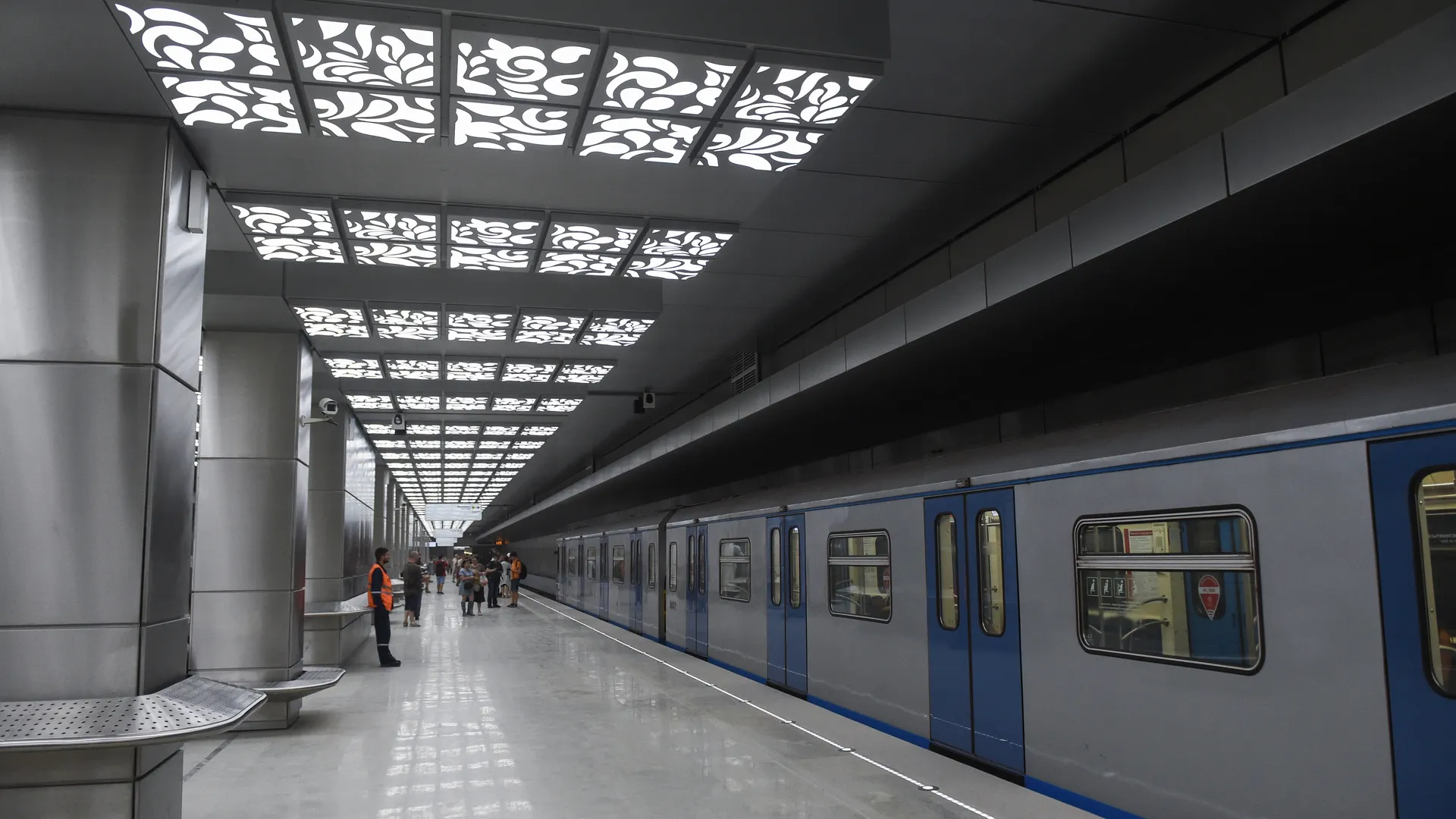 Человек, упавший на пути на «желтой» ветке метро в Москве, погиб