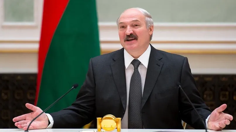 Лукашенко перед саммитом ЕАЭС под Петербургом наколол дров