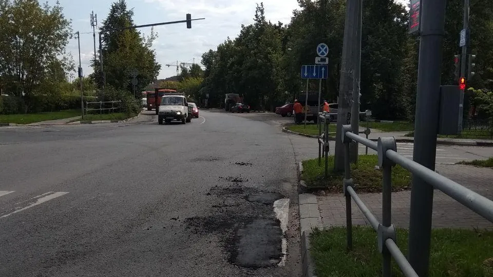 Нарушения в ремонте дорожного полотна устранили на перекрестке в микрорайоне Балашихи