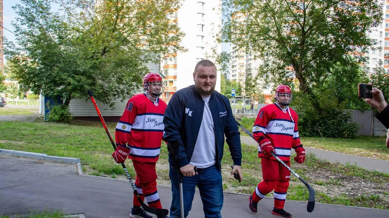 Хоккейная команда  «Хорс Подольск» приехала на избирательный участок