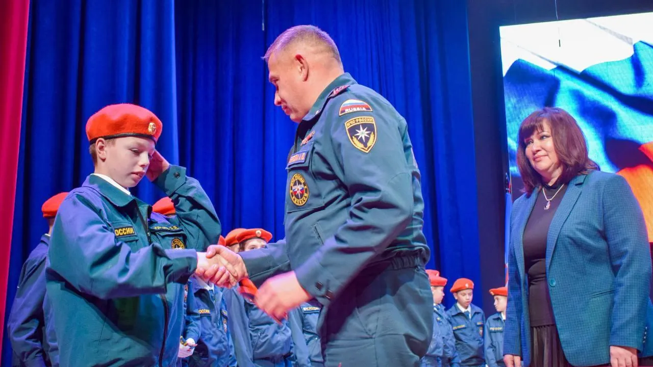 Более 50 школьников Подольска приняли в кадеты МЧС